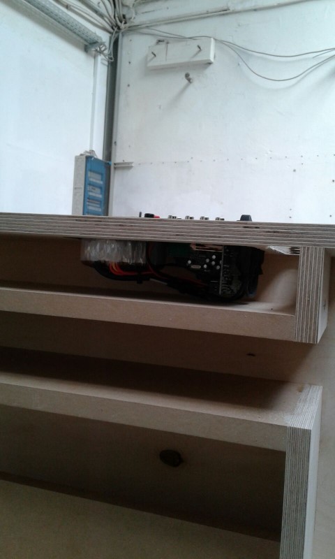 [Bild: Verstaerkerfach.jpg]